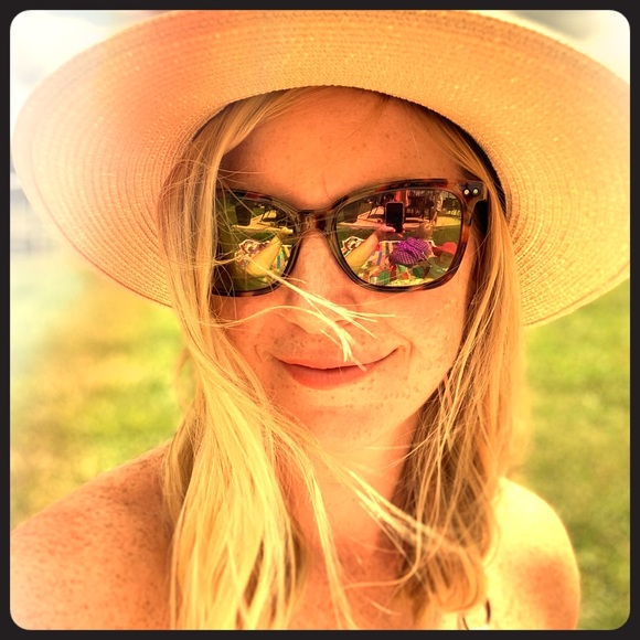 Meet your Posher, Claire - Picture 1 of 1